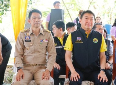 ลงพื้นที่ตรวจเยี่ยมและติดตามการดำเนินงานของศูนย์เรียนรู้การปลูกส้มโอทับทิมสยามบ้านแสงวิมานตำบลคลองน้อย อำเภอปากพนัง จังหวัดนครศรีธรรมราช โดยนายชวกิจจ์ สุวรรณคีรี รองผู้ว่าราชการจังหวัดนครศรีธรรมราช กล่าวต้อนรับพร้อมนายวิศิษฐ์ ศรีสุวรรณ์ อธิบดีกรมส่งเสริม ... พารามิเตอร์รูปภาพ 61